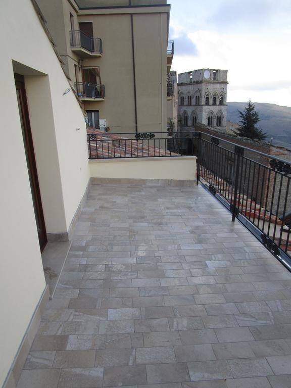 Residence Ventimiglia Gangi Luaran gambar